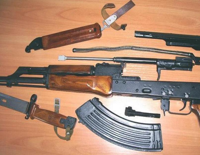 بندقية كلاشنيكوف ، نماذج ، تعديلات (فيديو).  بندقية كلاشنيكوف ، نماذج ، تعديلات (فيديو) القوة المميتة AKM 7.62