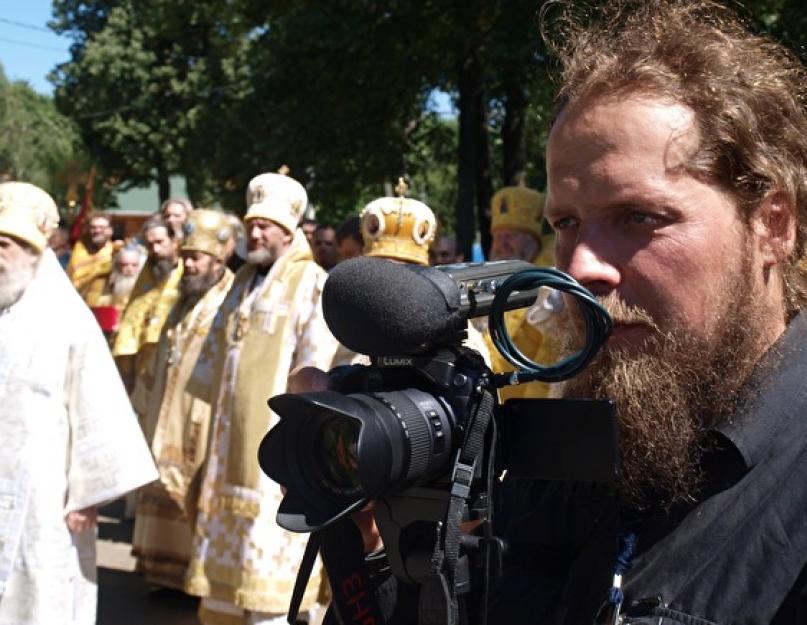 ميخائيل بارانوف راهب سابق.  مقيم سابق في دير ميخائيلو أرخانجيلسك في أبرشية نوفوسيبيرسك التابعة للكنيسة الأرثوذكسية الروسية والنائب غريغوري (الكباش):