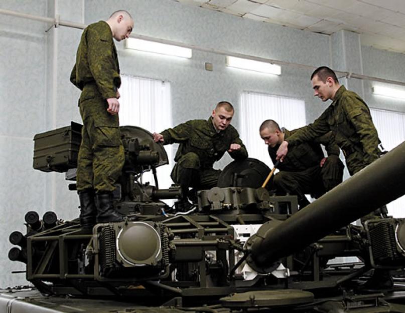 ما يجب أن تمر به ناقلة في الجيش.  تاريخ قوات الدبابات الروسية.  مشاكل قوات الدبابات الروسية
