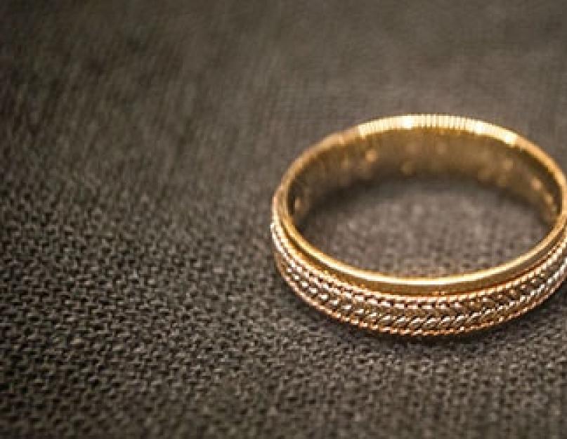 Jei svajojote, kad pamatėte vestuvinį žiedą.  Kodėl svajojate apie vestuvinį žiedą ant rankos?