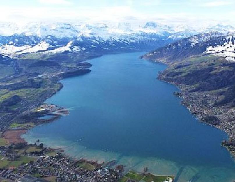 Šveicarijos Thun ežeras.  Tunskio ežeras.  Thun ežeras ir maudymosi sezonas