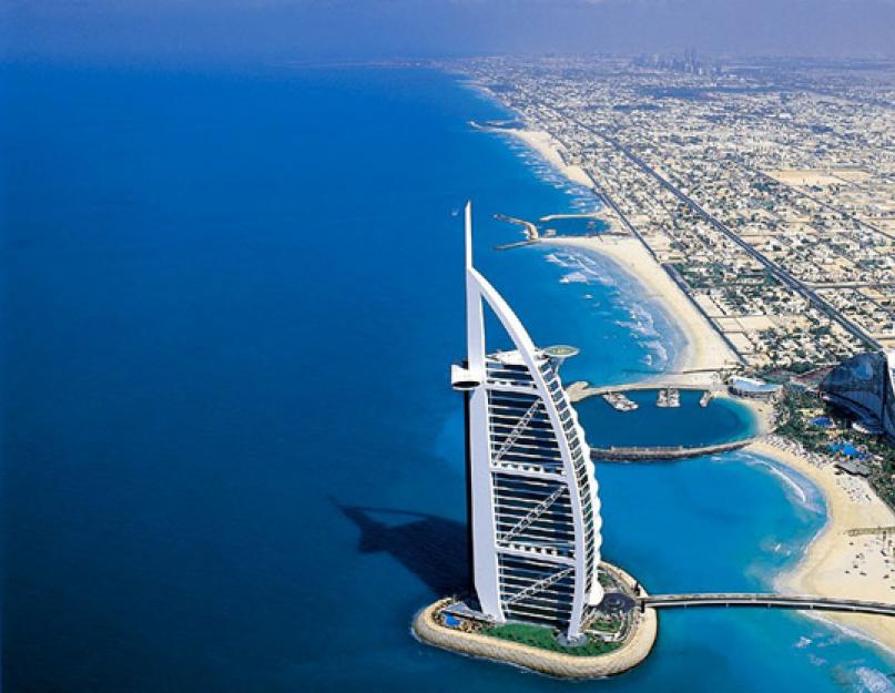 أين هو أفضل مكان للاسترخاء في دولة الإمارات العربية المتحدة في أوقات مختلفة من العام.  متى يكون من الأفضل الاسترخاء في الإمارات العربية المتحدة؟ عندما تسترخي في إجازة الشاطئ في الإمارات