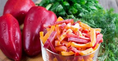 Jak správně zmrazit papriky na zimu, celé i na kousky: recepty krok za krokem
