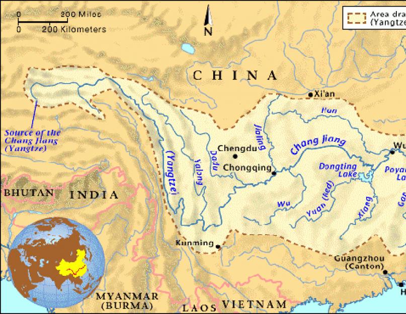 Где начало реки янцзы. Бассейн реки Хуанхэ и Янцзы. Бассейн реки Янцзы на карте. Река Янцзы на физической карте. Исток реки Хуанхэ.