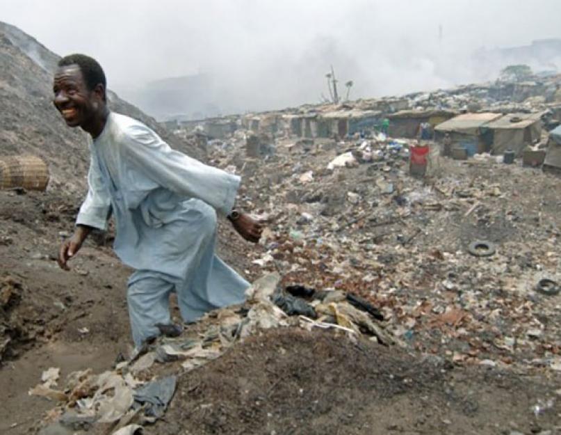 أكبر سلة مهملات في العالم.  مدينة مكب ضخمة: كيف تمتلئ أوروبا بالقمامة إحدى أكبر المدن في إفريقيا.  حرق الحظر