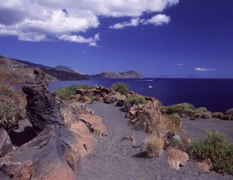 Tirėnų jūroje yra nedidelė sala, vadinama Vulkanu.  Kuo garsi Vulkano sala?  Ekskursija į Vulkaną