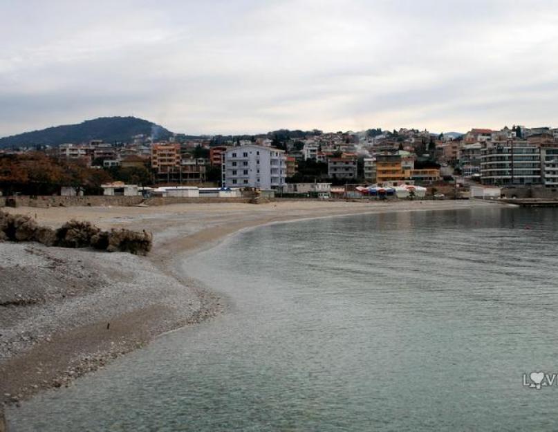 Температура воды в черногории. Поселок добра-вода. Поселок добра-вода пляж. Добра вода Черногория. Пляж Барская Ривьера добра воды.