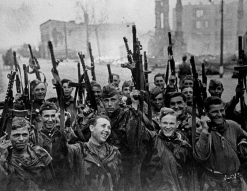 A szovjet hadsereg fegyverzete a második világháborúban.  A második világháború Wehrmachtjának kézi lőfegyverei - Schmeisser és mások