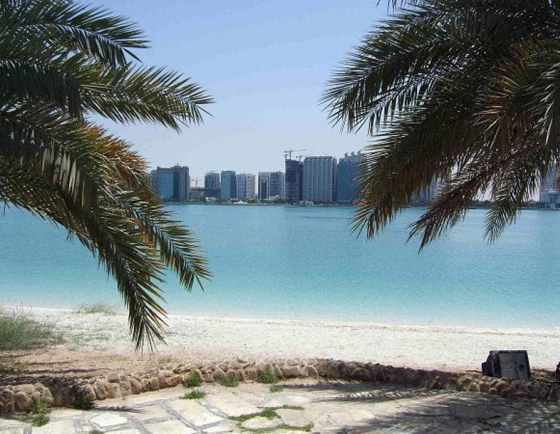 متى تذهب في إجازة في الإمارات العربية المتحدة - الطقس حسب الأشهر.  درجة الحرارة في الإمارات حسب الأشهر: متى يكون من الأفضل الاسترخاء ، ودرجة حرارة الماء والهواء ، ونصائح للسائحين درجة حرارة الماء في الإمارات