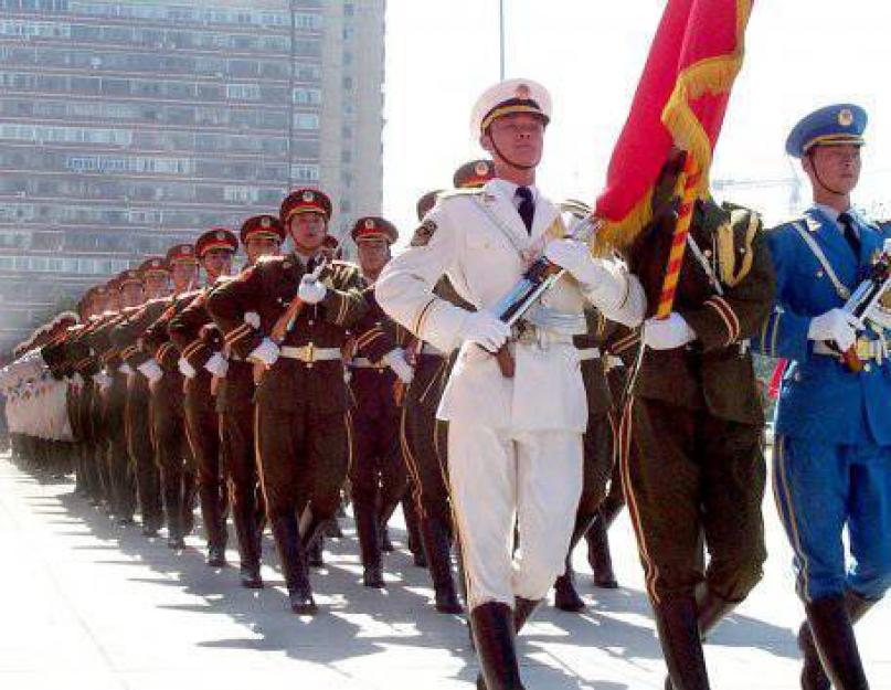 A kínai hadsereg a világ legnagyobb hadserege.  kínai hadsereg