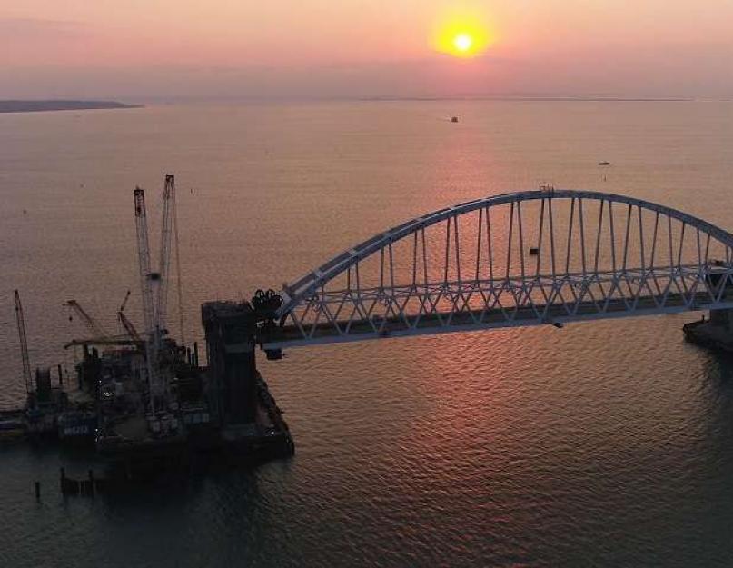 A krími híd legjobb védelme az Oroszország-ellenesség megsemmisítése.  Tengerészgyalogság: hogyan szervezik meg a krími híd védelmét A Grachonok projekt hajói: fegyverek a szabotőrök ellen