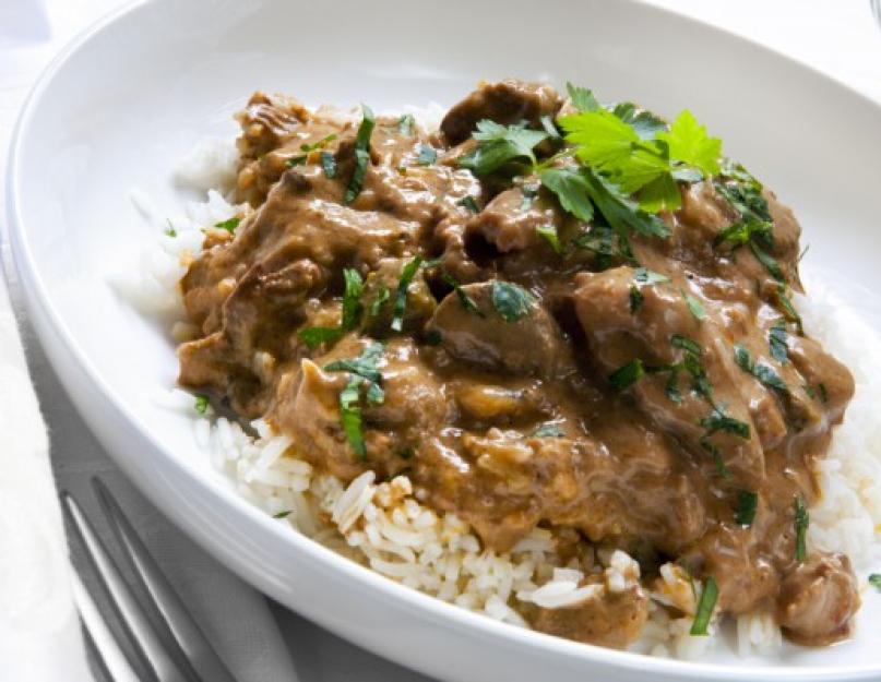 Que peut-on préparer à partir du foie.  Foie de veau poêlé aux oignons.  Rouleaux de foie aux pommes