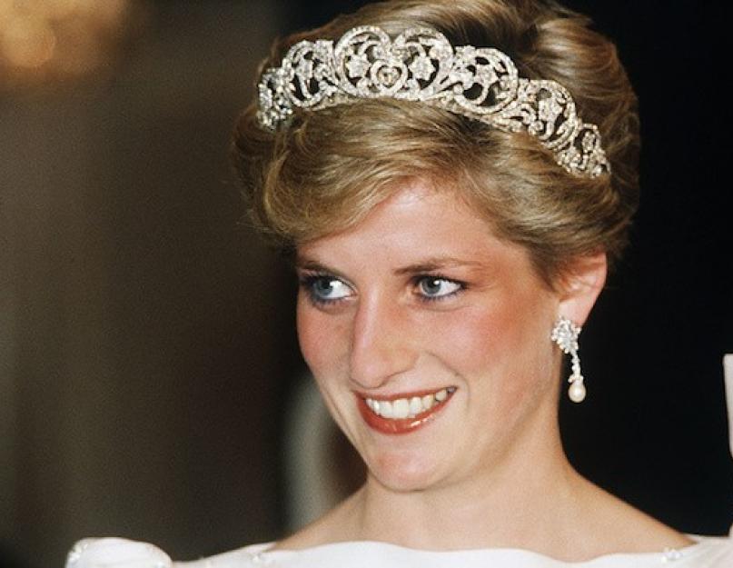 Koks buvo princesės Dianos titulas?  Kokia iš tikrųjų buvo princesė Diana.  Įprasta sosto įpėdinių vaikystė