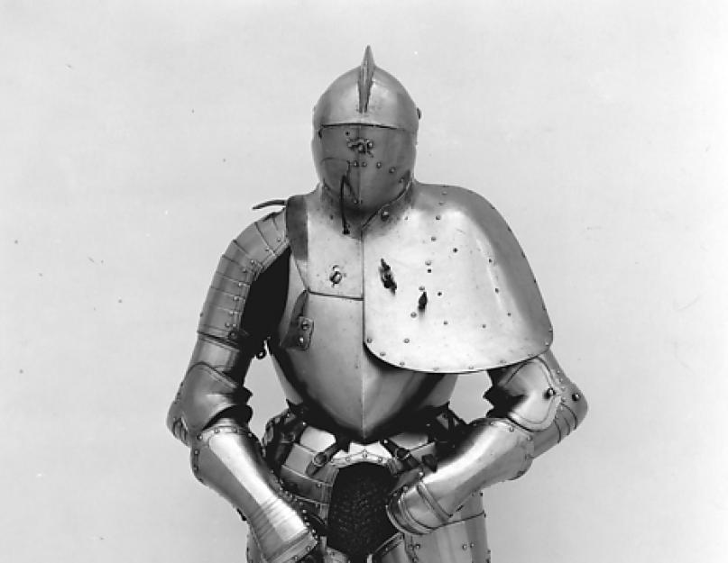 Knightly Armor (الإصدار المحتمل).  فارس الدرع كم كان وزن درع المعركة الكامل لفارس من العصور الوسطى