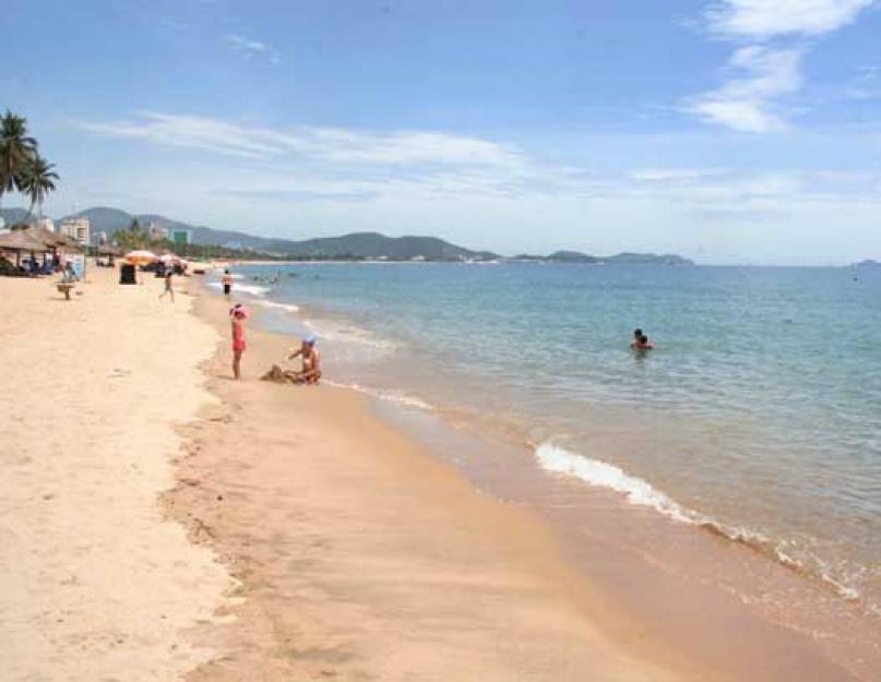 منتجع Phan Thiet (Mui Ne) ، منتجع Phan Thiet (Muine ، Mui Ne) يستعرض السياح.  متى يكون من الأفضل الاسترخاء في منتجع Phan Thiet في فيتنام: الطقس ، موسم الأمطار ، البحر أي نوع من البحر هو Mui Ne في فيتنام