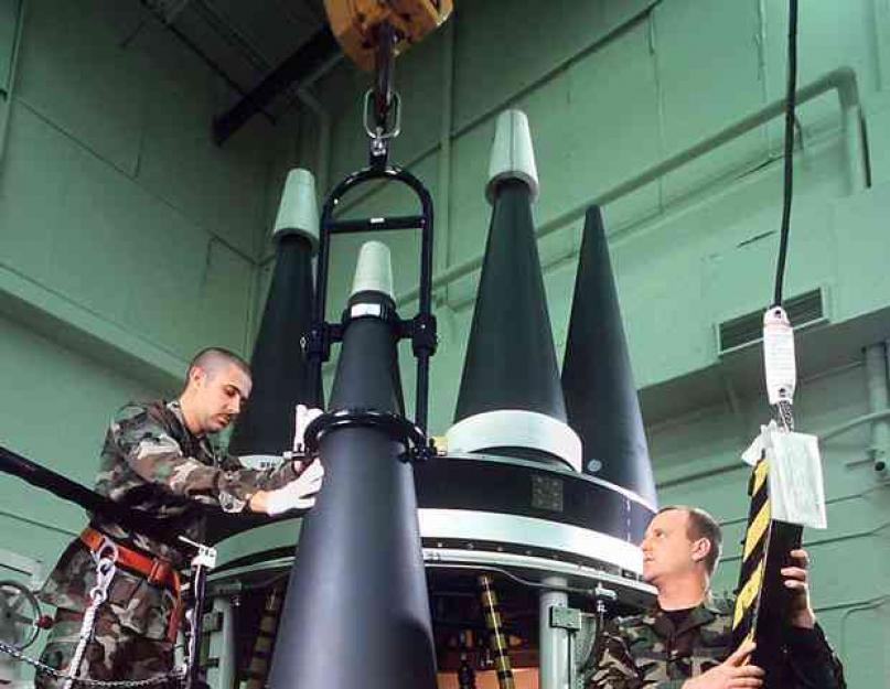 كيف يتم تنظيم مدى طيران الصواريخ الباليستية العابرة للقارات العاملة بالوقود الصلب؟  روسيا تصنع أكبر صاروخ باليستي عابر للقارات