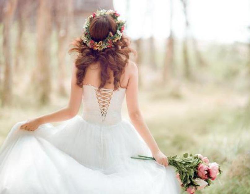 رؤية نفسك في المنام في فستان الزفاف كعروس هو تفسير الحلم.  ماذا يعني ذلك بالنسبة للفتاة المتزوجة وغير المتزوجة.  لماذا تحلم العروس في المنام