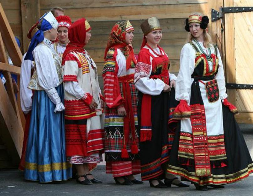 Orosz ünnepi jelmez.  Az ókori Rusz jelmeze (1)Férfi ruházat.  – Orosz népviselet.  Kognitív beszélgetés idősebb óvodás korú gyerekekkel