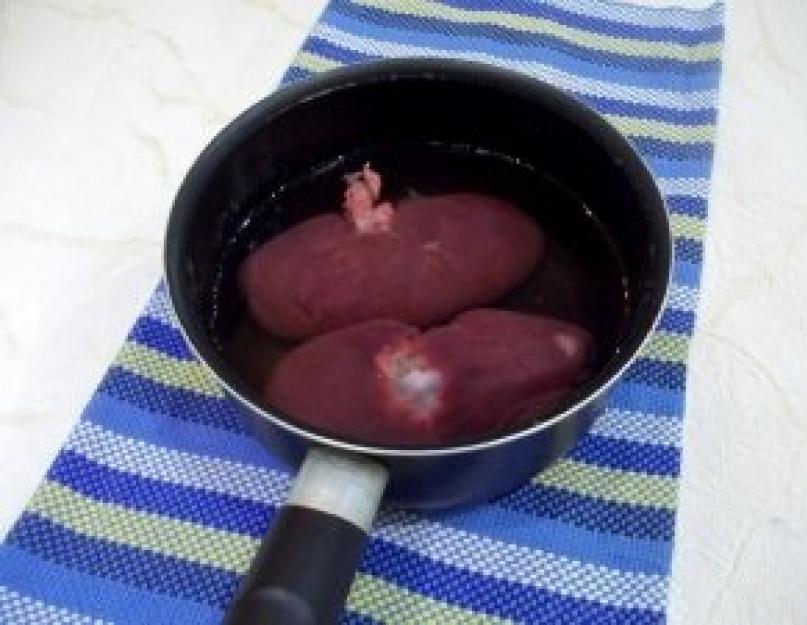 पोर्क किडनी को स्वादिष्ट तरीके से कैसे पकाएं।  बिना गंध वाली पोर्क किडनी कैसे पकाएं।  लिथुआनियाई शैली में मशरूम के साथ पोर्क किडनी