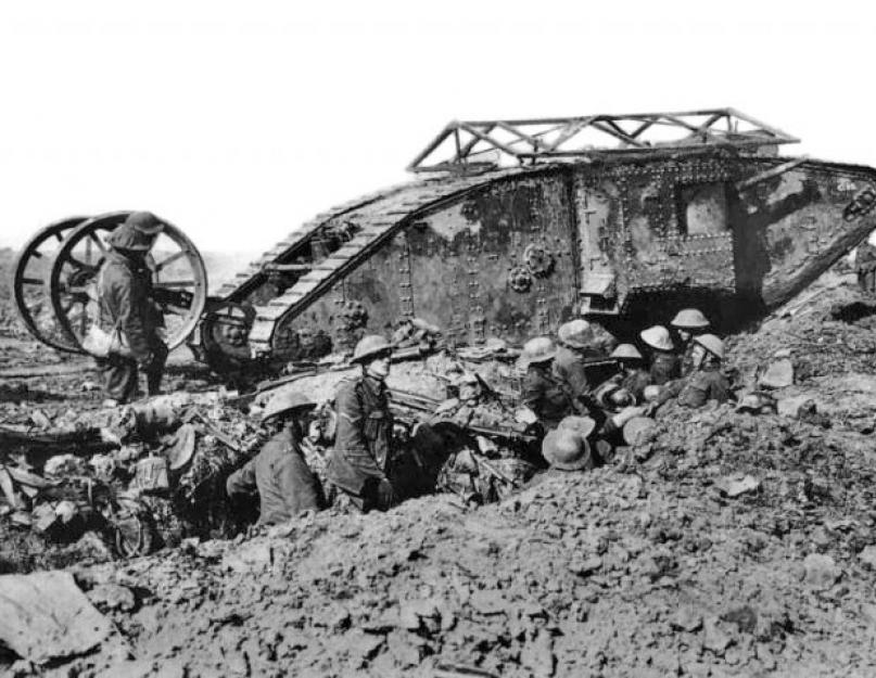 Pirmojo pasaulinio karo anglų tankas.  Pirmojo pasaulinio karo amerikiečių tankai
