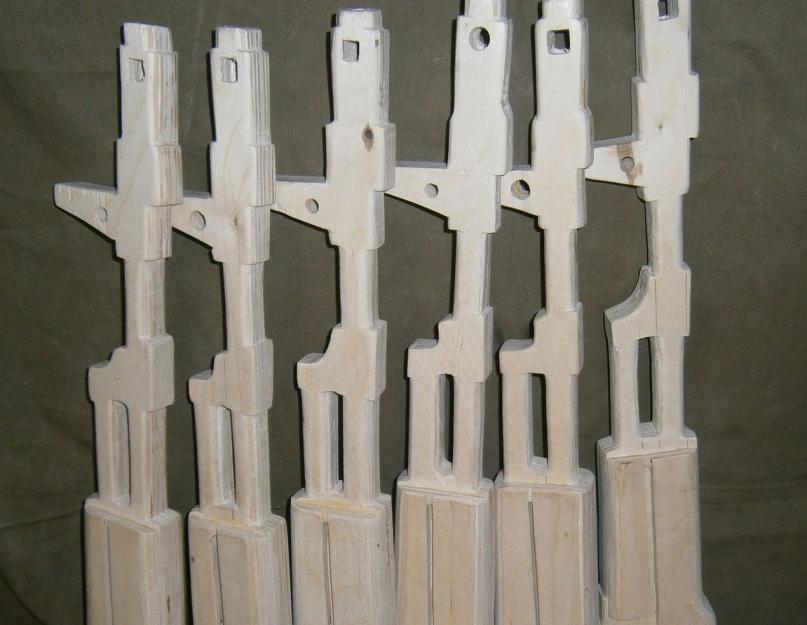 أسلحة من رسومات بانوراما الخشب الرقائقي.  كيف تصنع لعبة مسدس خشبي بنفسك.  كيف تصنع مسدس من الخشب؟  قدم هدية عظيمة لأطفالك.  كيف تصنع مسدس غاز بيديك