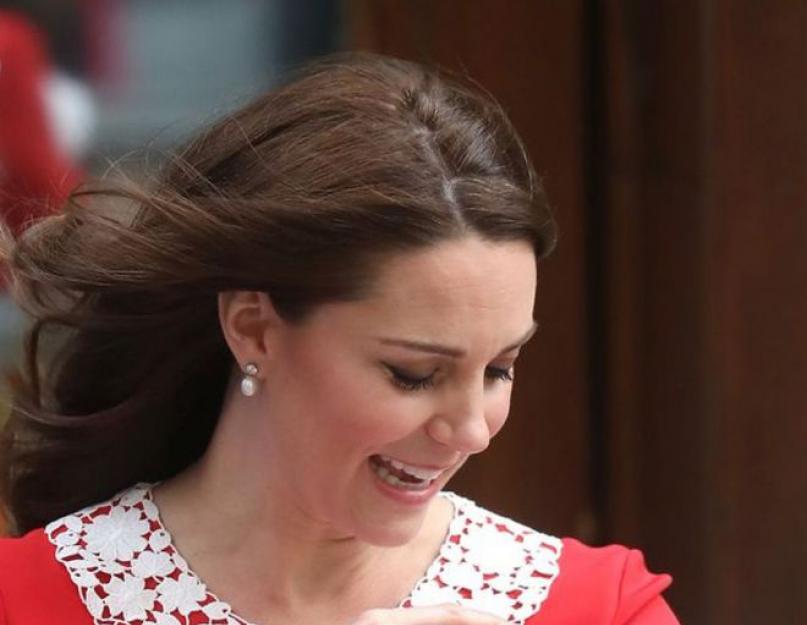 Kate Middleton megmutatta, hogyan néznek ki a normális nők a szülés után.  Várandós volt Cambridge hercegnője?  Természetesen az emberek azt gyanították, hogy valami nincs rendben, mert az igazi nők nem néznek ki olyan tökéletesen.  És így néznek ki