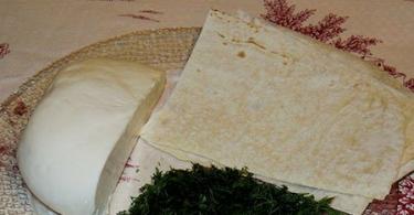Lavash-Rollen Frittiertes Lavash mit geschmolzenem Käse