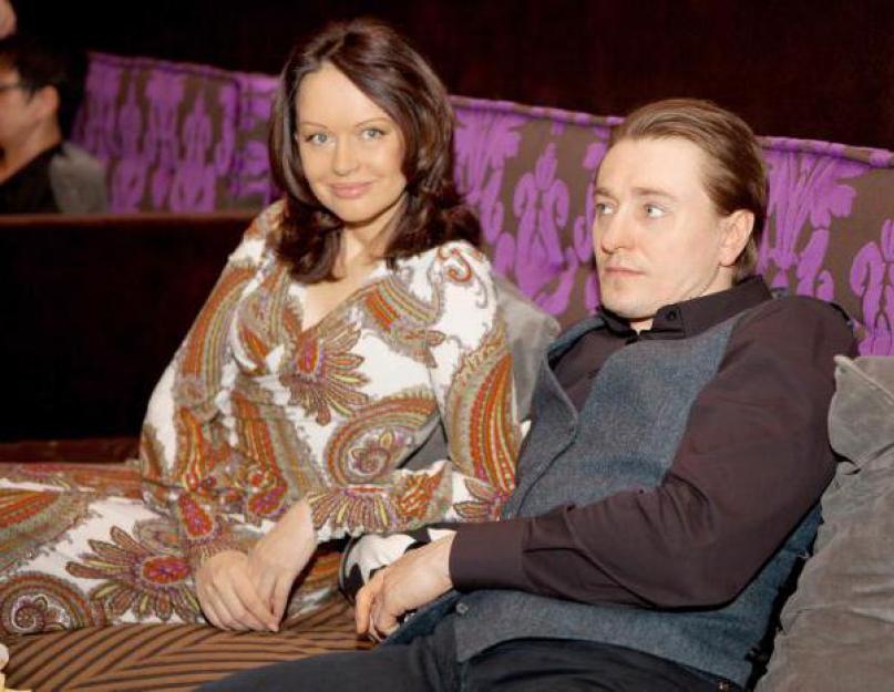 Bezrukovék megerősítették a válásról szóló pletykákat.  Válás Bezrukov és Irina Bezrukova.  A sztárpár szétválásának oka, Bezrukov elvált Irinától