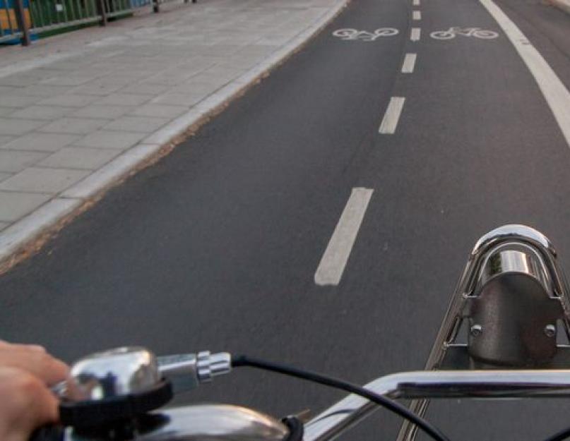 Važiavimo dviračiu viešaisiais keliais taisyklės.  Kuria kelio puse turėtų važiuoti dviratininkas?