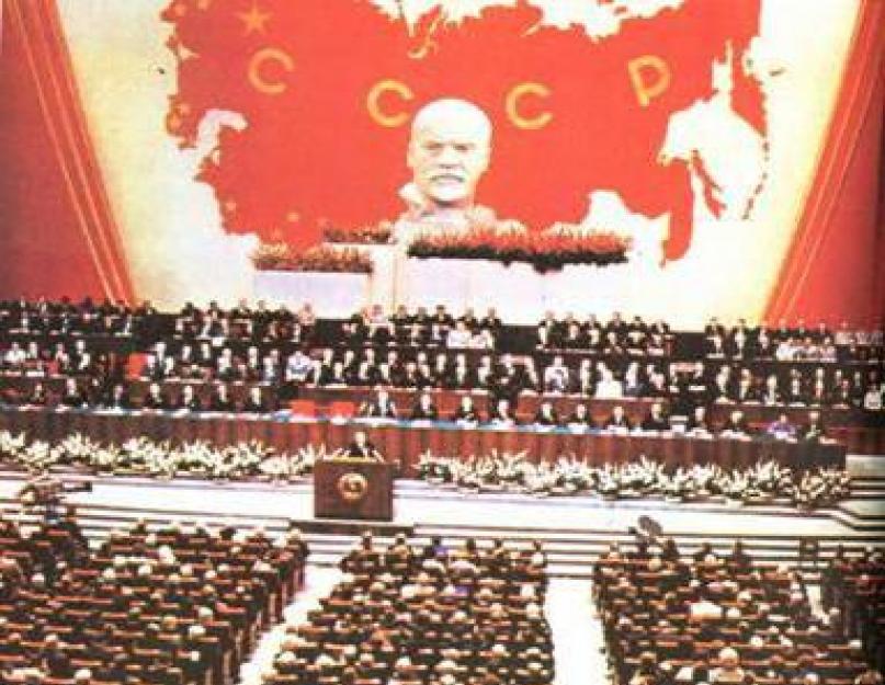 الأمناء العامون لاتحاد الجمهوريات الاشتراكية السوفياتية بترتيب زمني.  كان ستالين الأمين العام