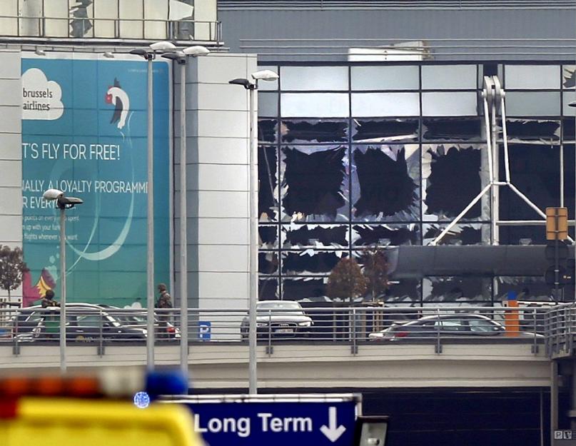 سلسلة من الهجمات الارهابية في العاصمة البلجيكية بالصور نقلتها وكالة رويترز.  سلسلة الهجمات الإرهابية في بروكسل.  وقائع الأحداث بيانات عن الموتى